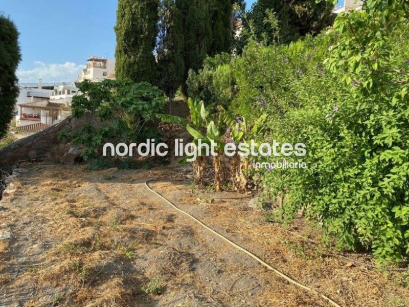Gran casa con un terreno de 1000m2 en el casco antiguo de Vélez-Málaga