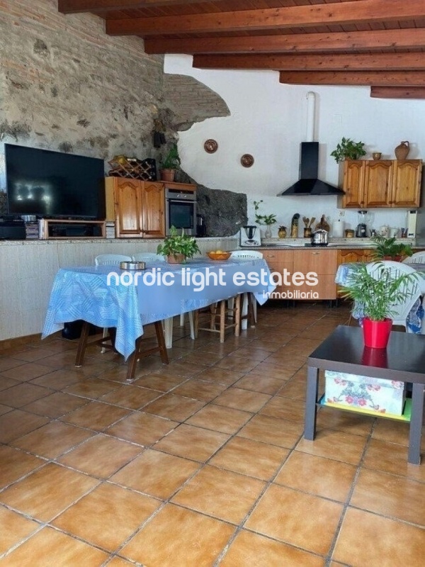 Gran casa con un terreno de 1000m2 en el casco antiguo de Vélez-Málaga
