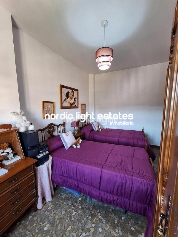 Amplia casa adosada con apartamento independiente