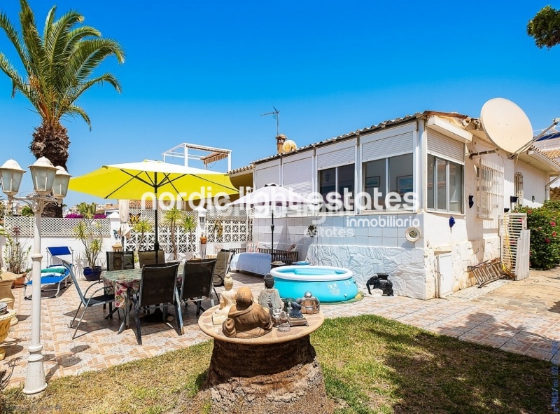 Casa pareada a solo 50 metros de la playa en Torrox Costa