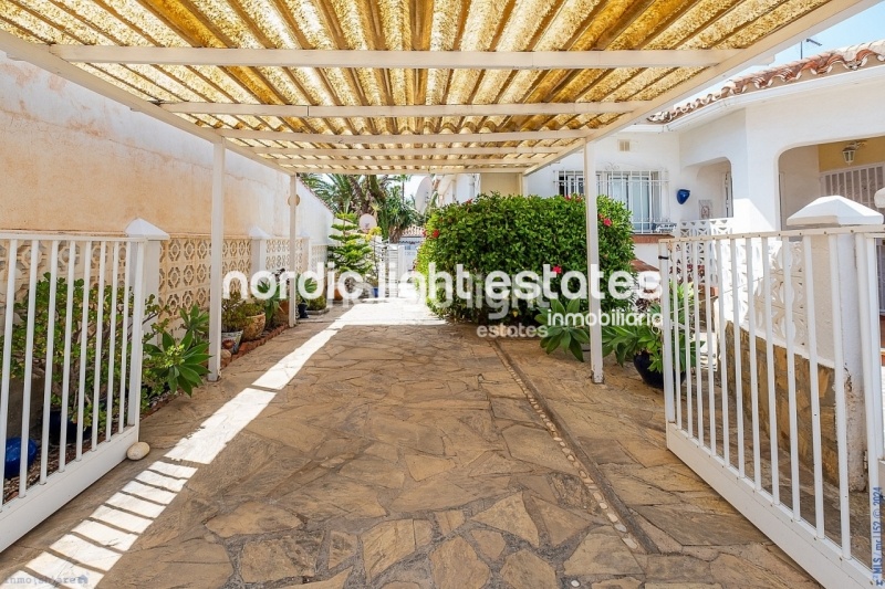 Casa pareada a solo 50 metros de la playa en Torrox Costa