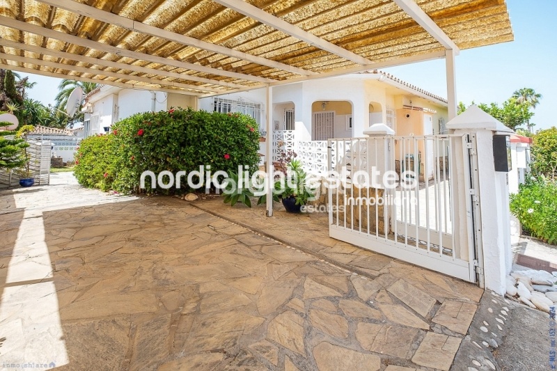 Casa pareada a solo 50 metros de la playa en Torrox Costa