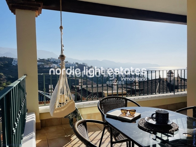 Impresionante apartamento con vistas panorámicas al mar en Nerja 