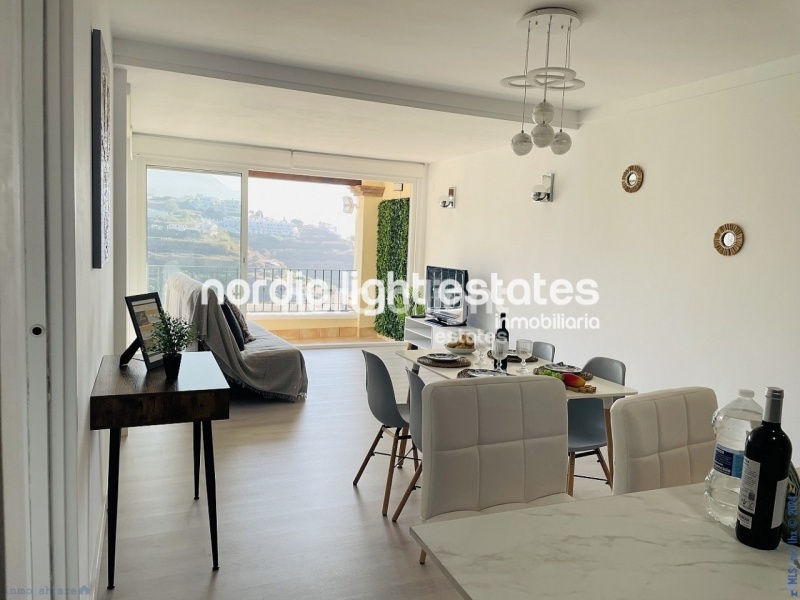 Impresionante apartamento con vistas panorámicas al mar en Nerja 