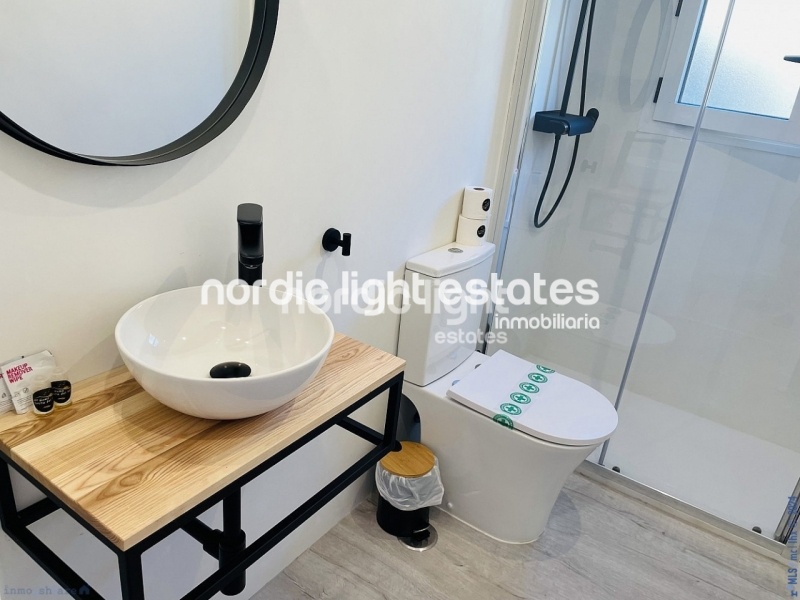 Impresionante apartamento con vistas panorámicas al mar en Nerja 
