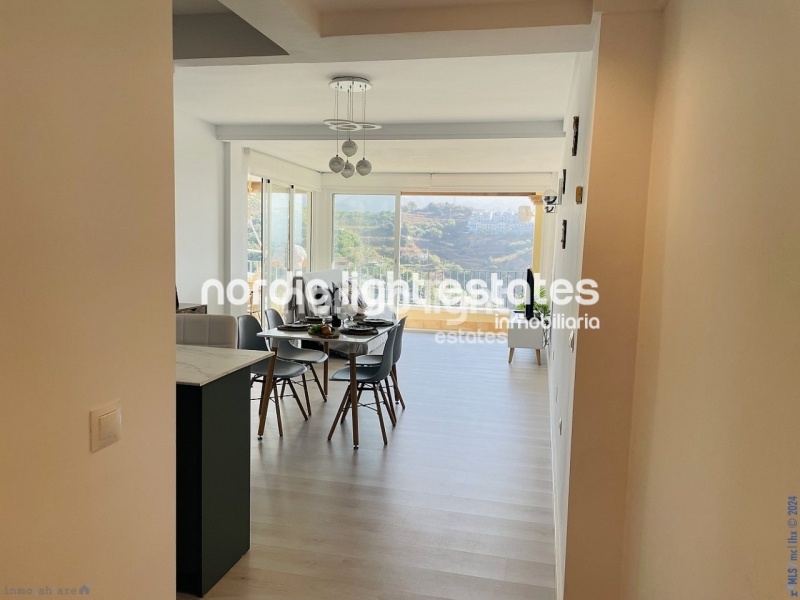 Impresionante apartamento con vistas panorámicas al mar en Nerja 