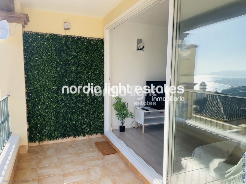 Impresionante apartamento con vistas panorámicas al mar en Nerja 