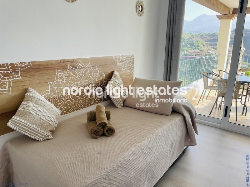 Impresionante apartamento con vistas panorámicas al mar en Nerja 