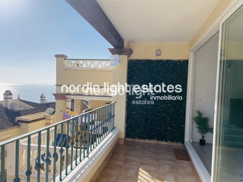 Impresionante apartamento con vistas panorámicas al mar en Nerja 