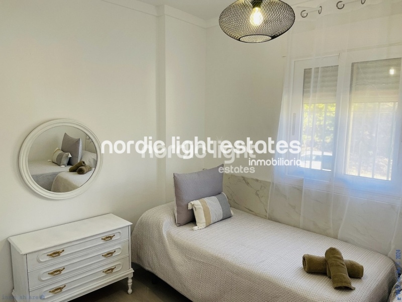 Impresionante apartamento con vistas panorámicas al mar en Nerja 