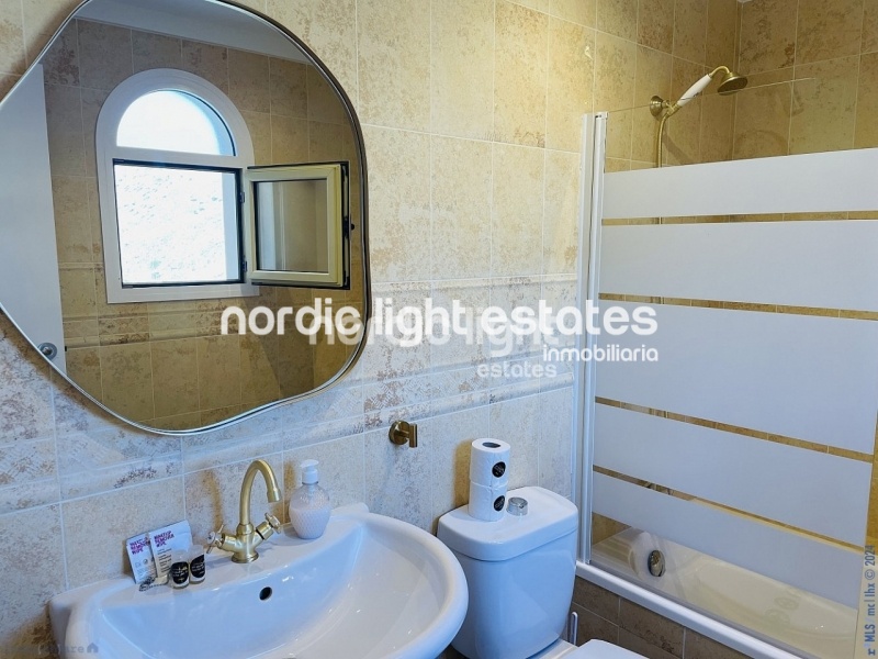 Impresionante apartamento con vistas panorámicas al mar en Nerja 