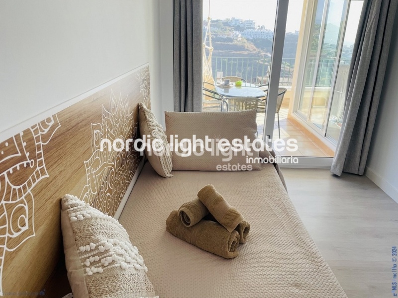 Impresionante apartamento con vistas panorámicas al mar en Nerja 