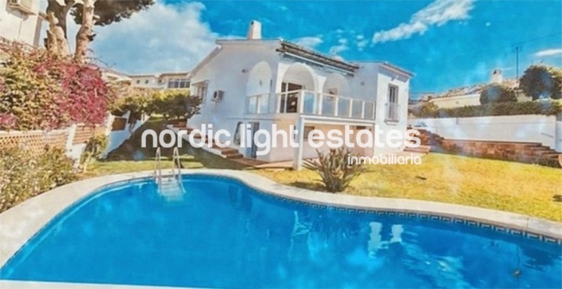 Moderna villa independiente en Caleta de Vélez