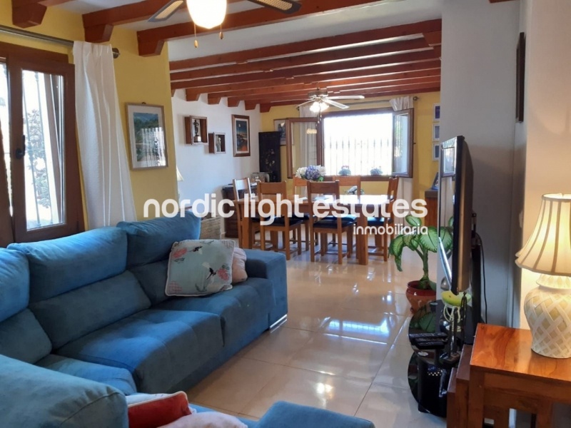 Impresionante villa 4 dormitorios, 5 baños + estudio Iznate