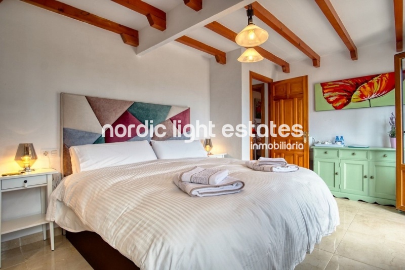 Impresionante villa 4 dormitorios, 5 baños + estudio Iznate