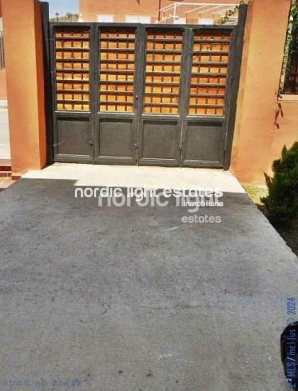 Amazing semi-detached house with lots of outside space in Benajarafe 