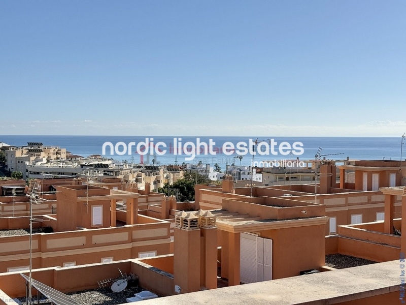 Amazing semi-detached house with lots of outside space in Benajarafe 
