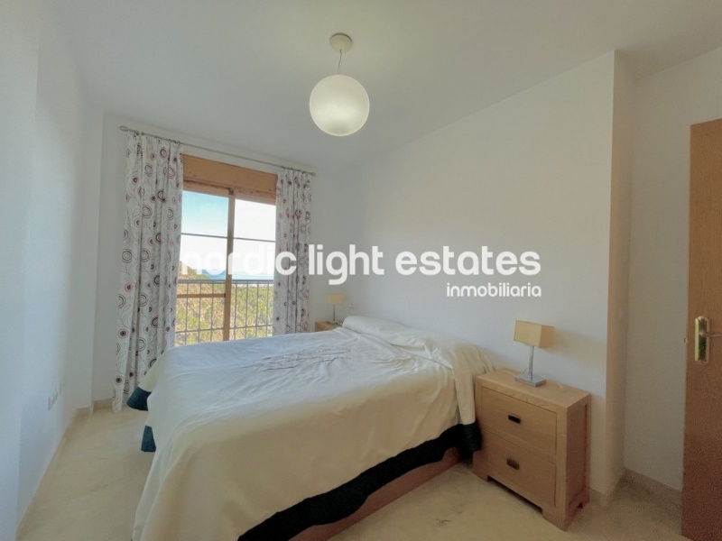 Amplia casa adosada con parking y piscina comunitaria en Frigiliana
