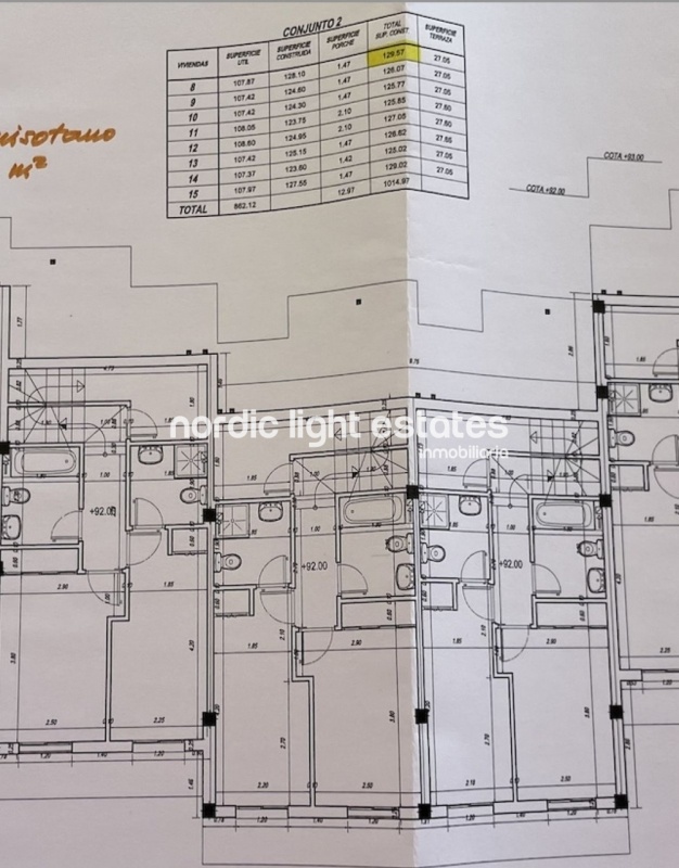 Amplia casa adosada con parking y piscina comunitaria en Frigiliana