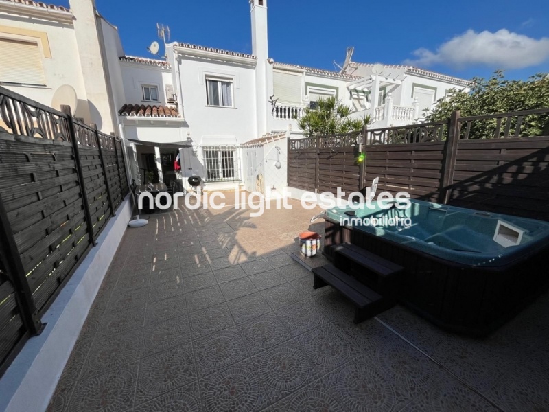Linda casa adosada en Torrox Costa