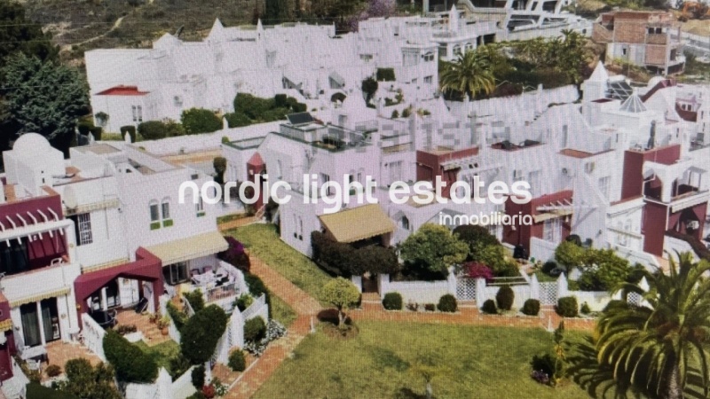 Maravillosa casa en la urb. Alhambra en Nerja 