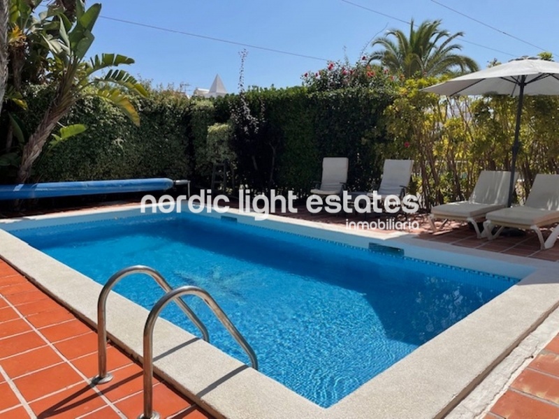 Espectacular villa independiente en urb. Alhambra, Nerja