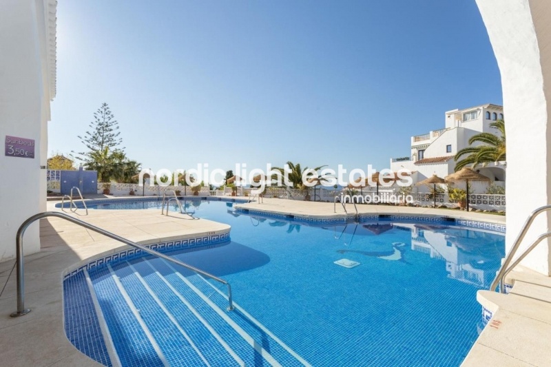 Apartamento con vistas panorámicas al mar en Nerja