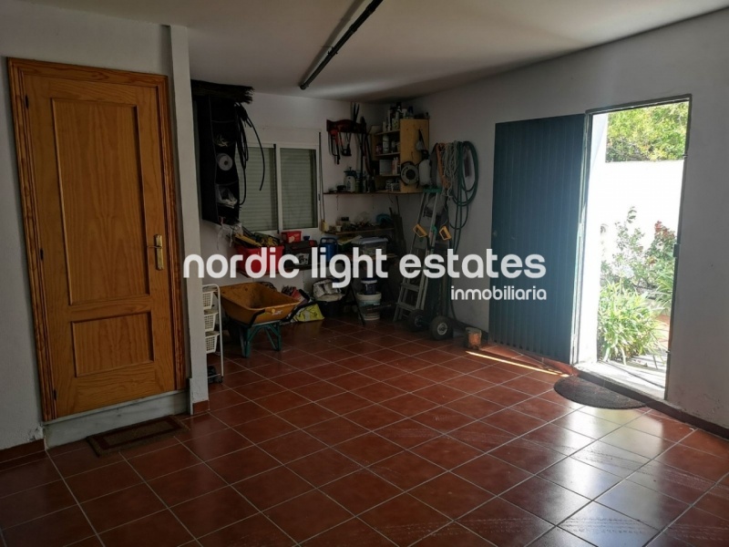 Good sized villa with pool and sea views in Torrox Costa