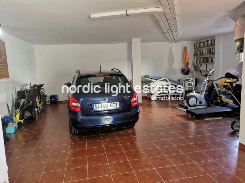 Good sized villa with pool and sea views in Torrox Costa