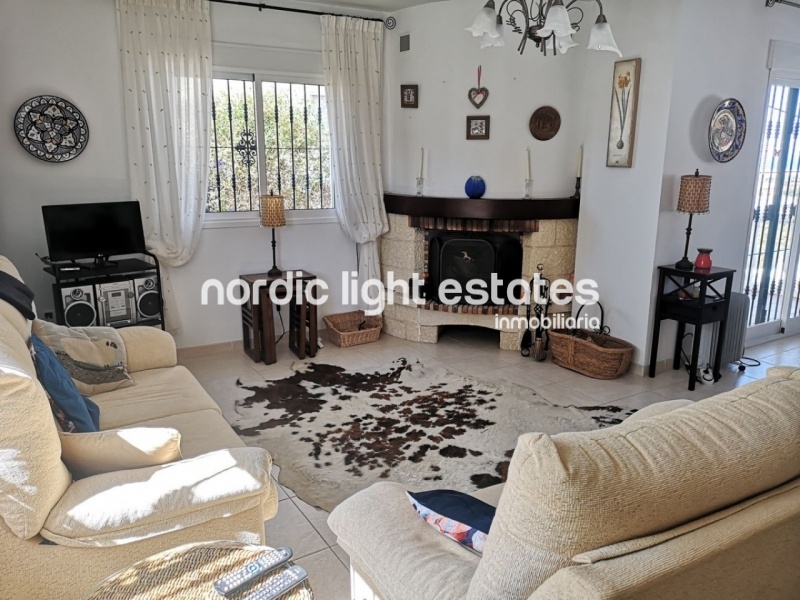 Good sized villa with pool and sea views in Torrox Costa