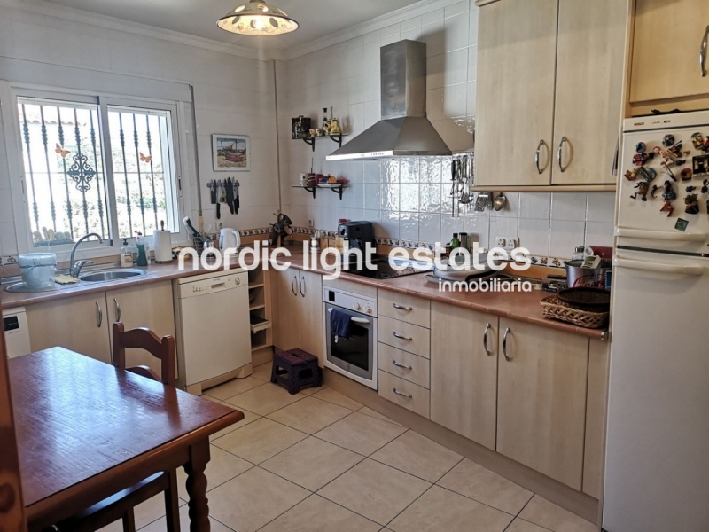Good sized villa with pool and sea views in Torrox Costa