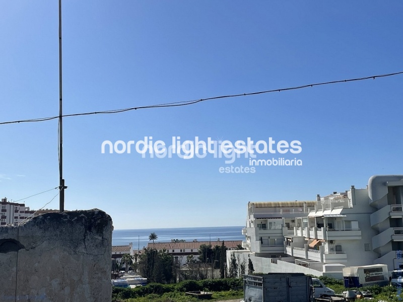 Linda casa con una parcela de 1.300m2 en Torrox Costa