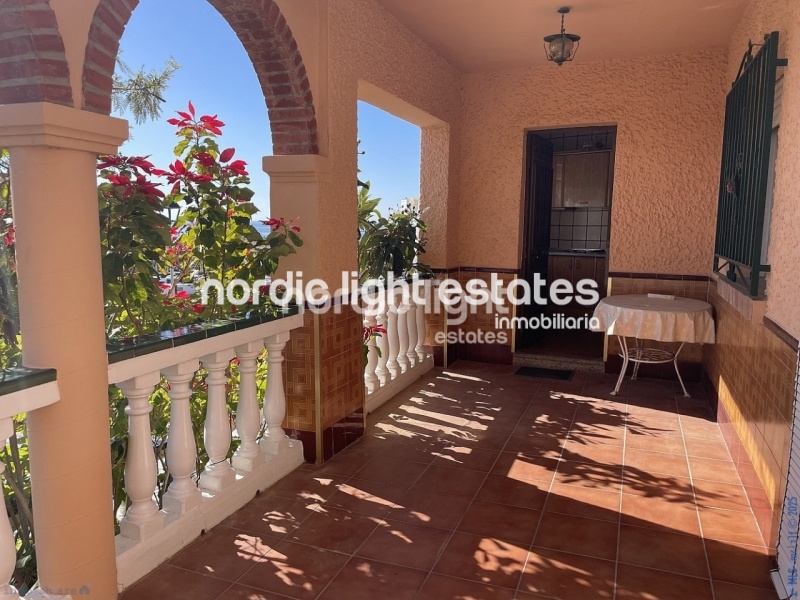 Linda casa con una parcela de 1.300m2 en Torrox Costa