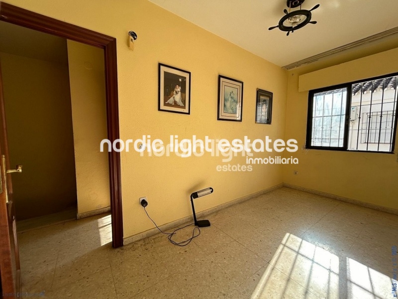 Gran casa adosada 5 dormitorios con piscina privada y cochera