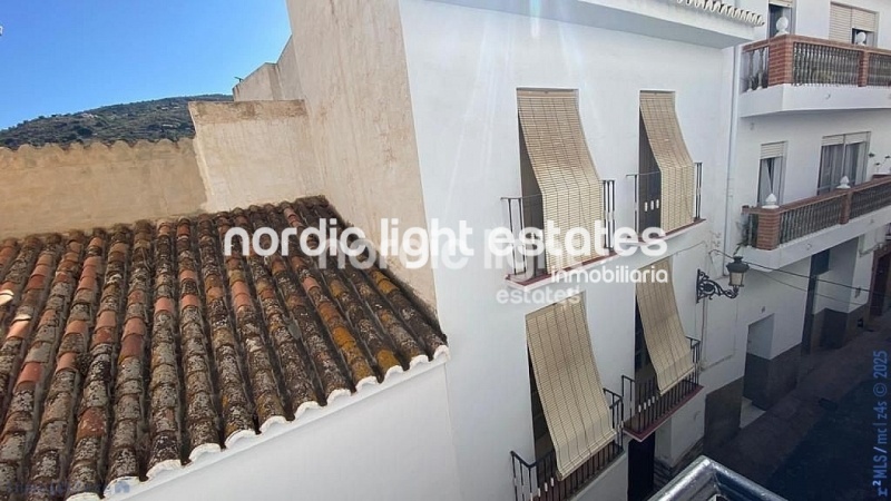 Casa adosada con 3 estudios reformados en Torrox