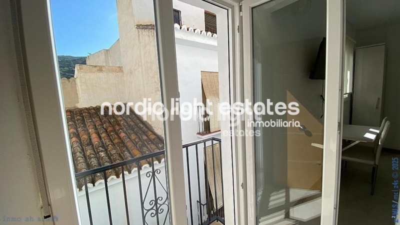 Casa adosada con 3 estudios reformados en Torrox