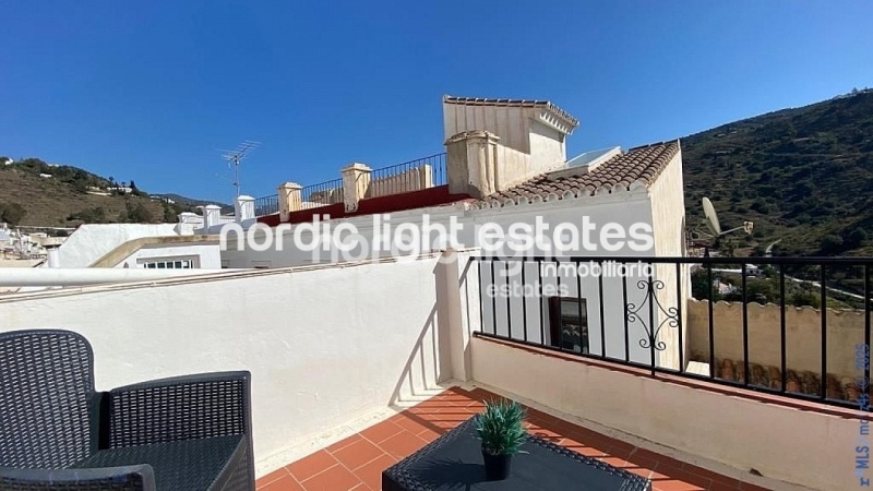Casa adosada con 3 estudios reformados en Torrox