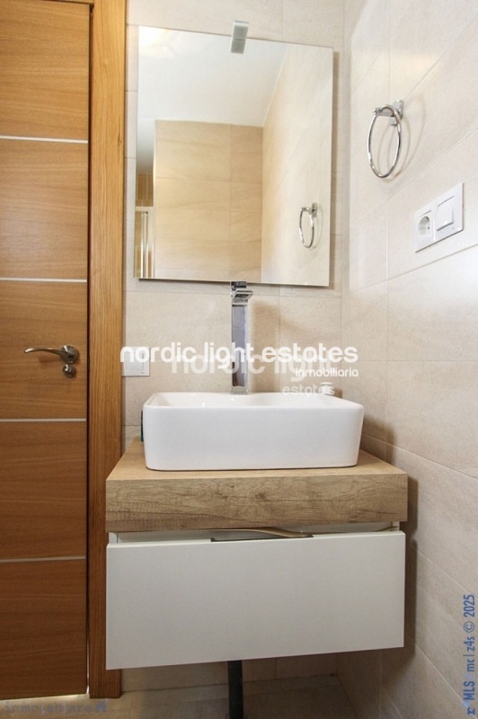 Casa adosada con 3 estudios reformados en Torrox