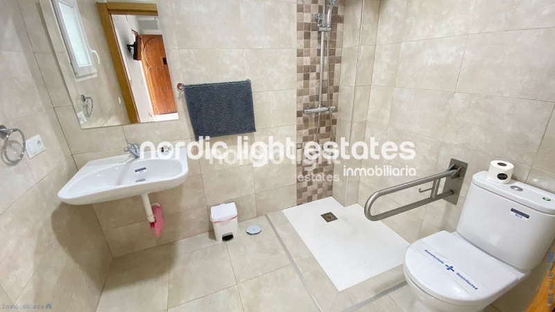 Casa adosada con 3 estudios reformados en Torrox