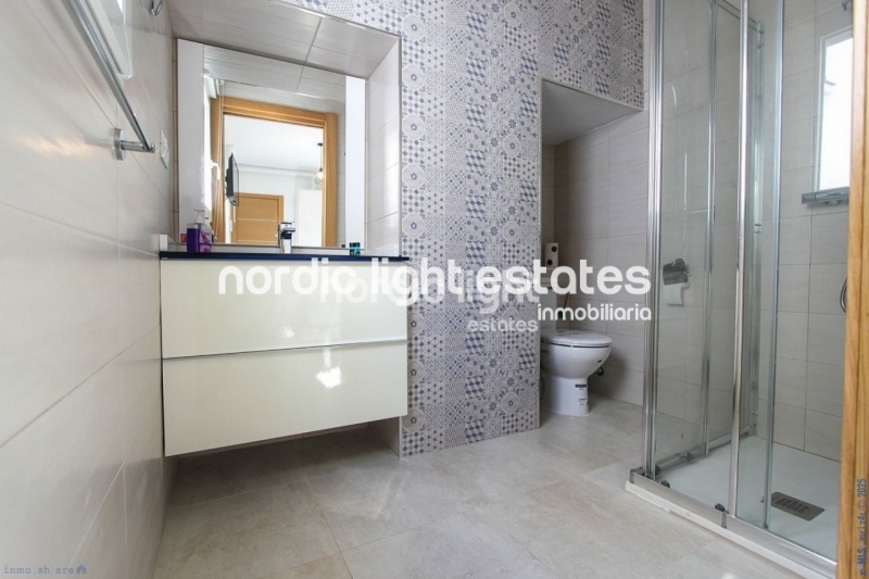 Casa adosada con 3 estudios reformados en Torrox