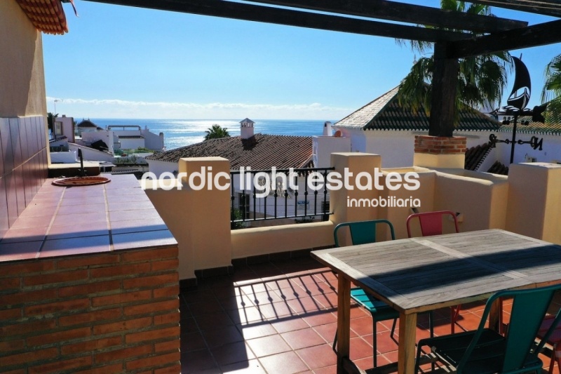 Encantadora casa adosada en la exclusiva zona de Chimenea en Nerja