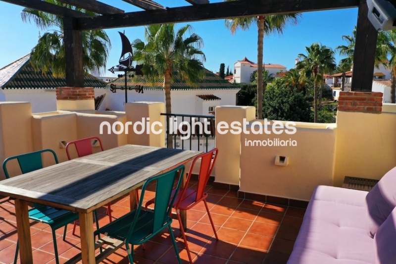 Encantadora casa adosada en la exclusiva zona de Chimenea en Nerja