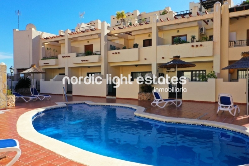Encantadora casa adosada en la exclusiva zona de Chimenea en Nerja