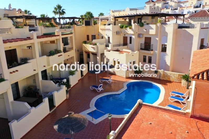Encantadora casa adosada en la exclusiva zona de Chimenea en Nerja
