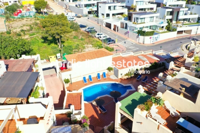 Encantadora casa adosada en la exclusiva zona de Chimenea en Nerja