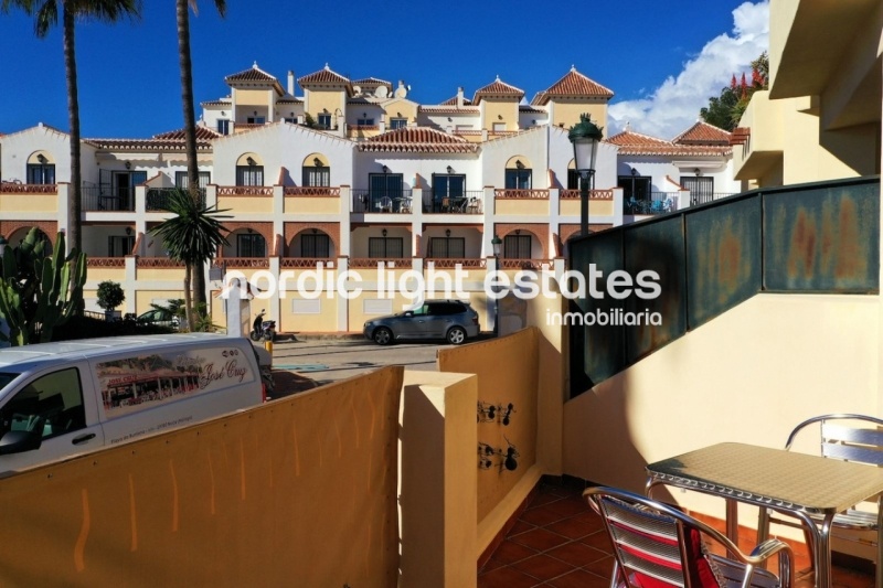 Encantadora casa adosada en la exclusiva zona de Chimenea en Nerja