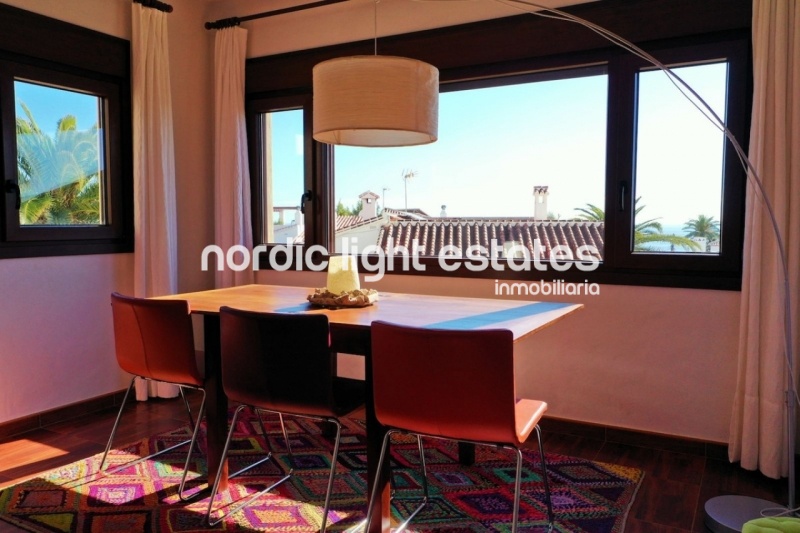 Encantadora casa adosada en la exclusiva zona de Chimenea en Nerja