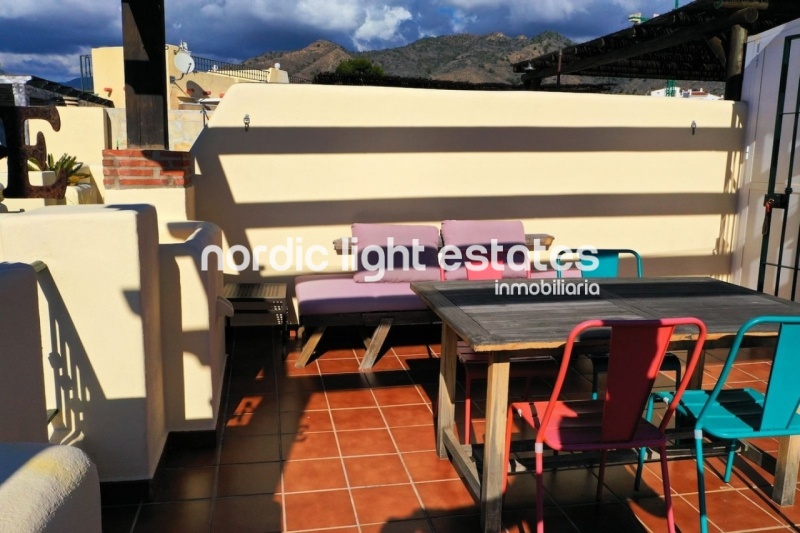 Encantadora casa adosada en la exclusiva zona de Chimenea en Nerja