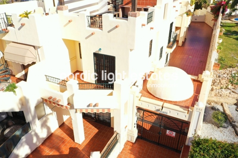 Encantadora casa adosada en la exclusiva zona de Chimenea en Nerja