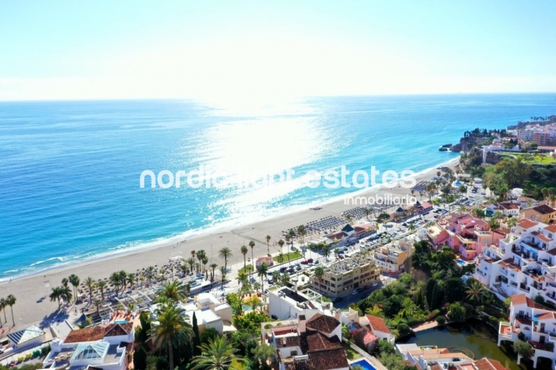 Encantadora casa adosada en la exclusiva zona de Chimenea en Nerja